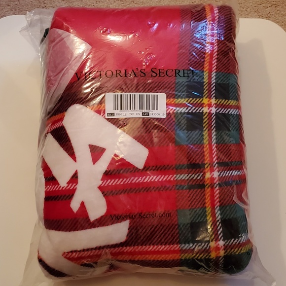 PINK Victoria's Secret Other - VS PINK Sherpa Fleece Blanket Plaid Love Victoria